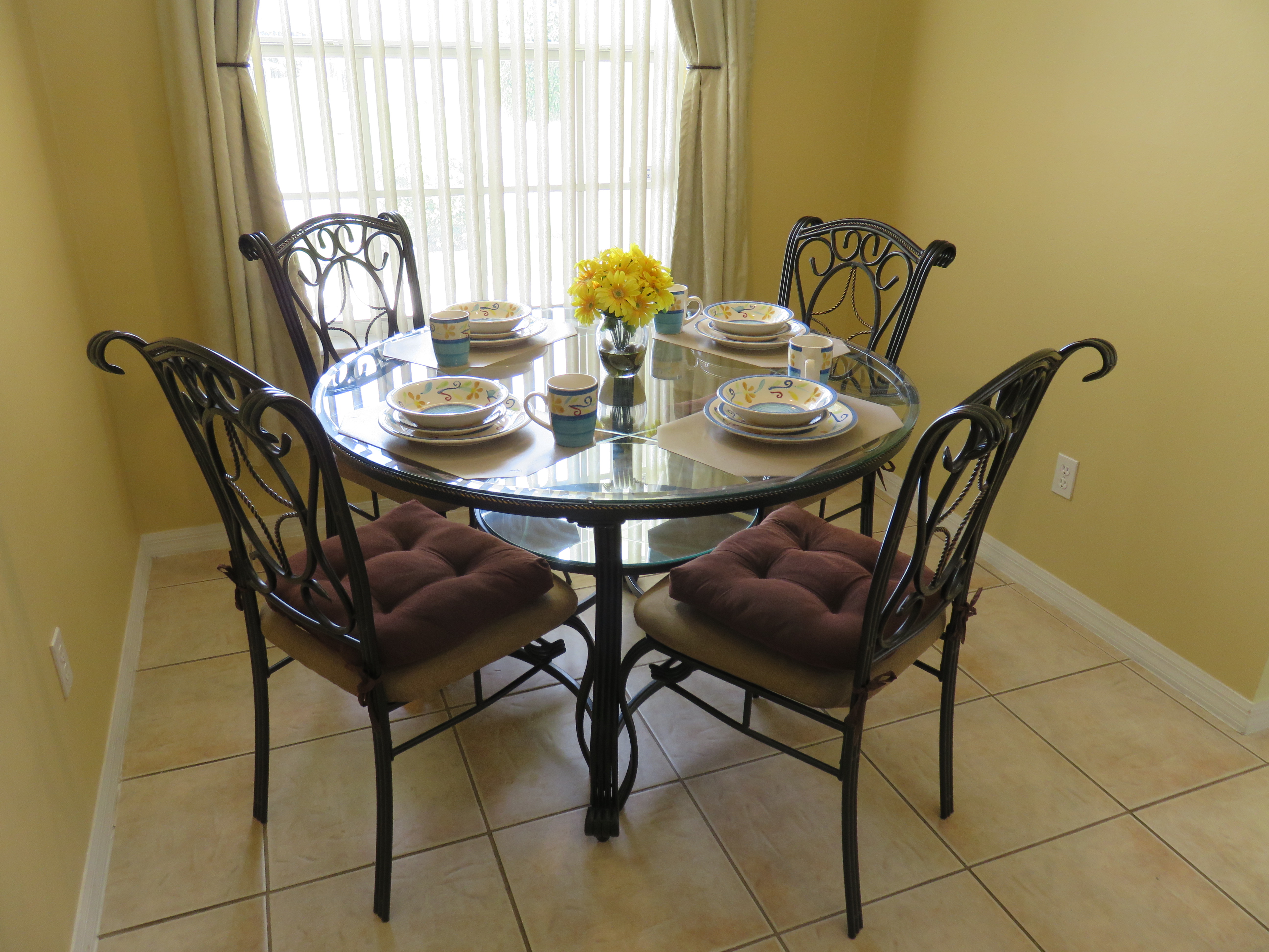 Breakfast with a view of the street.
