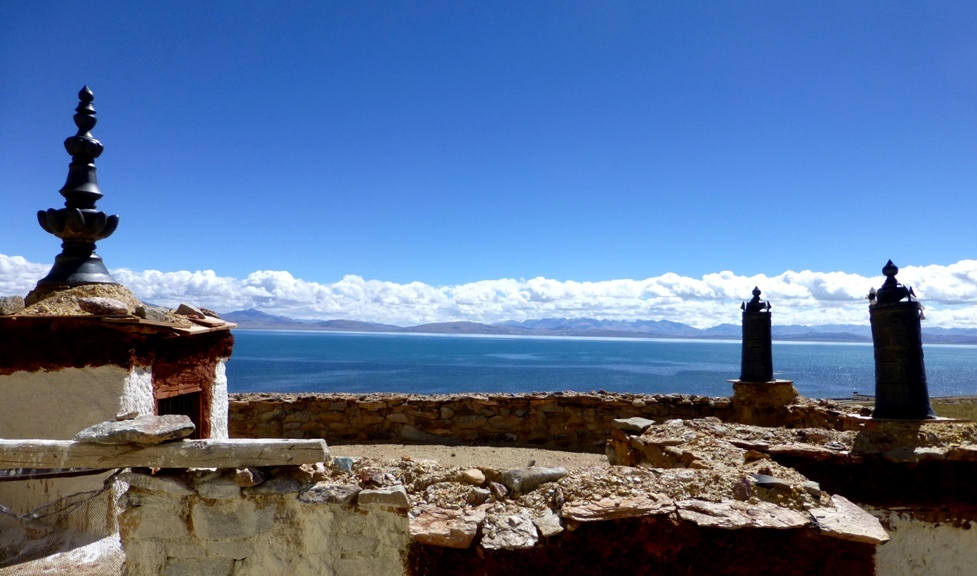 Im Chiu Gompa (=Kloster)
mit Blick über den Manasarowa See