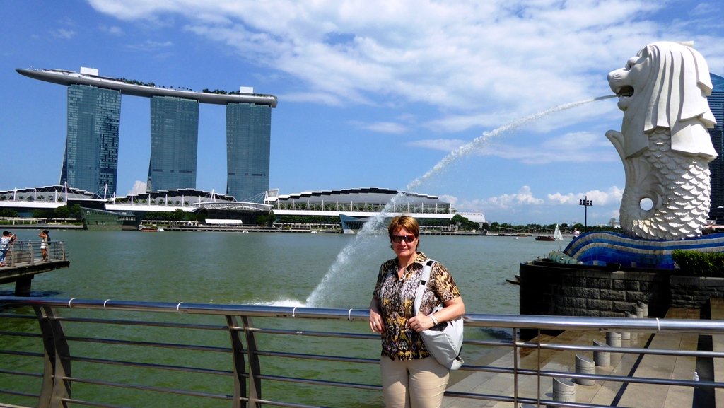 Irene vor dem Merlionbrunnen