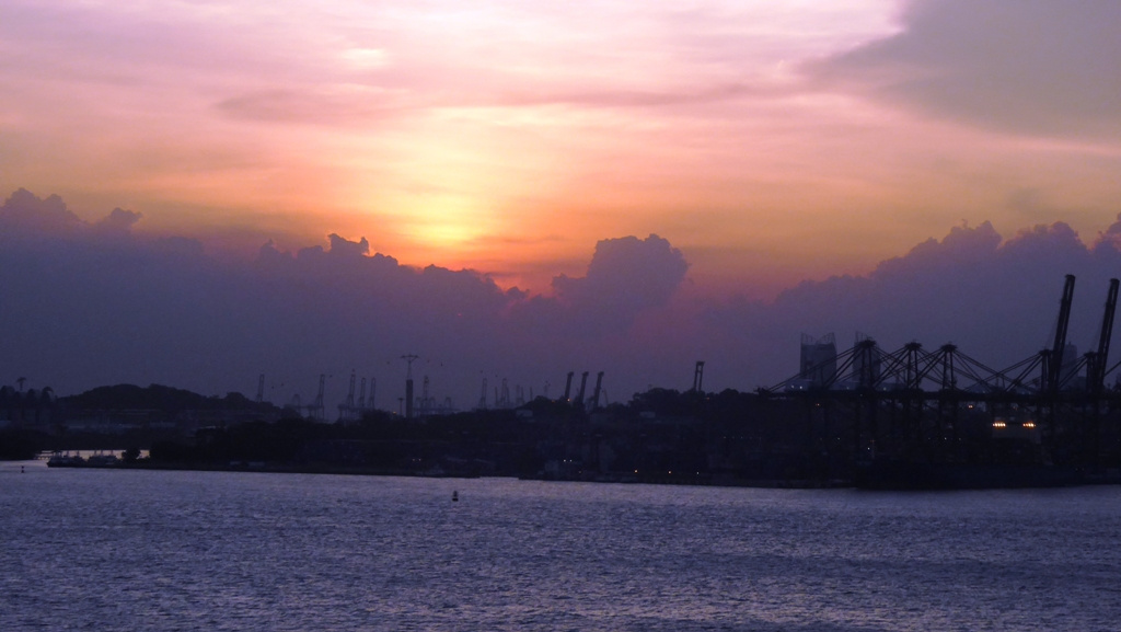Wolkenspektakel über dem Hafen