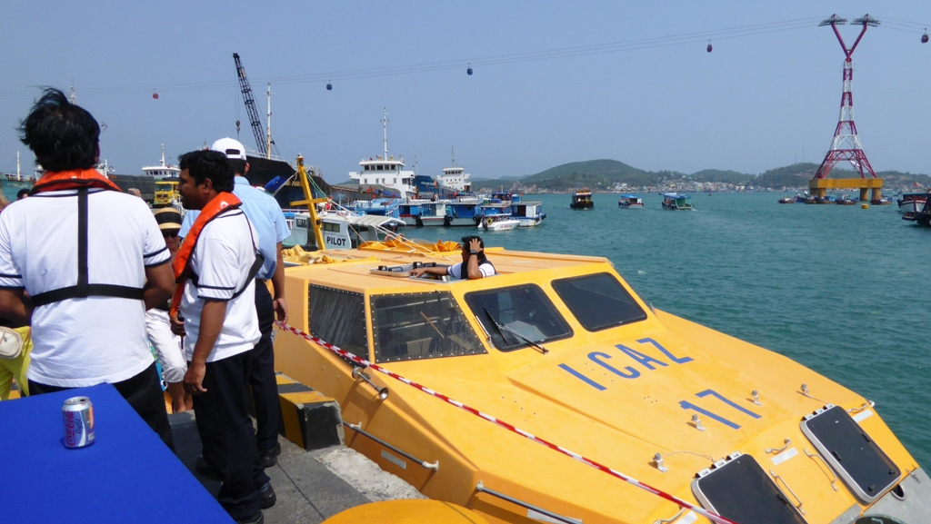 Mit Tenderbooten landen wir an !