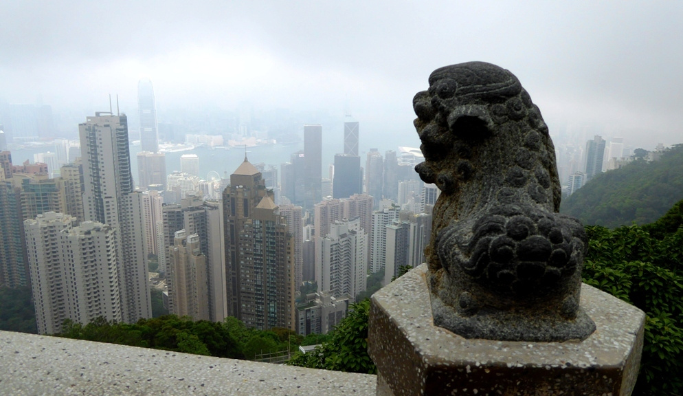 Skyline mit Teil des Hafens