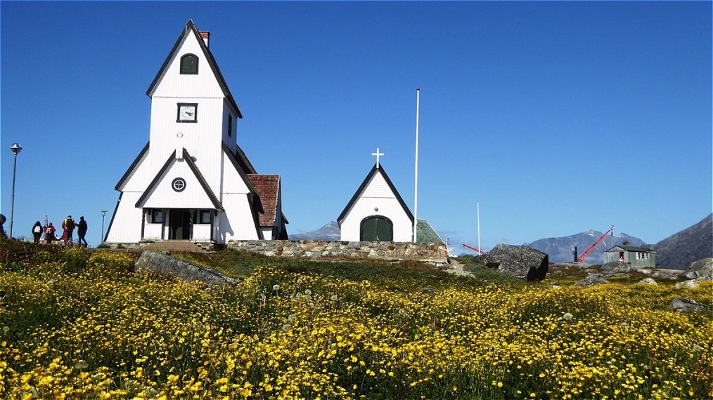 Wir spazieren zur Kirche