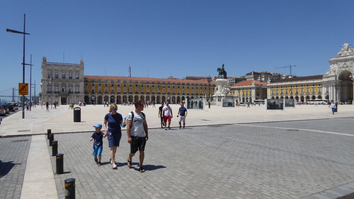 Blick über die Praça in Richtung der Reiterstatue von  José I.