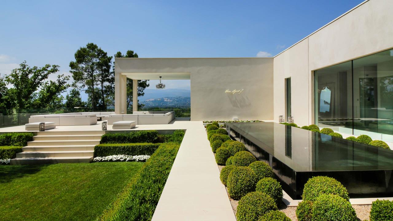 https://0501.nccdn.net/4_2/000/000/046/6ea/Terre-Blanche-Villa-Location-H13.jpg