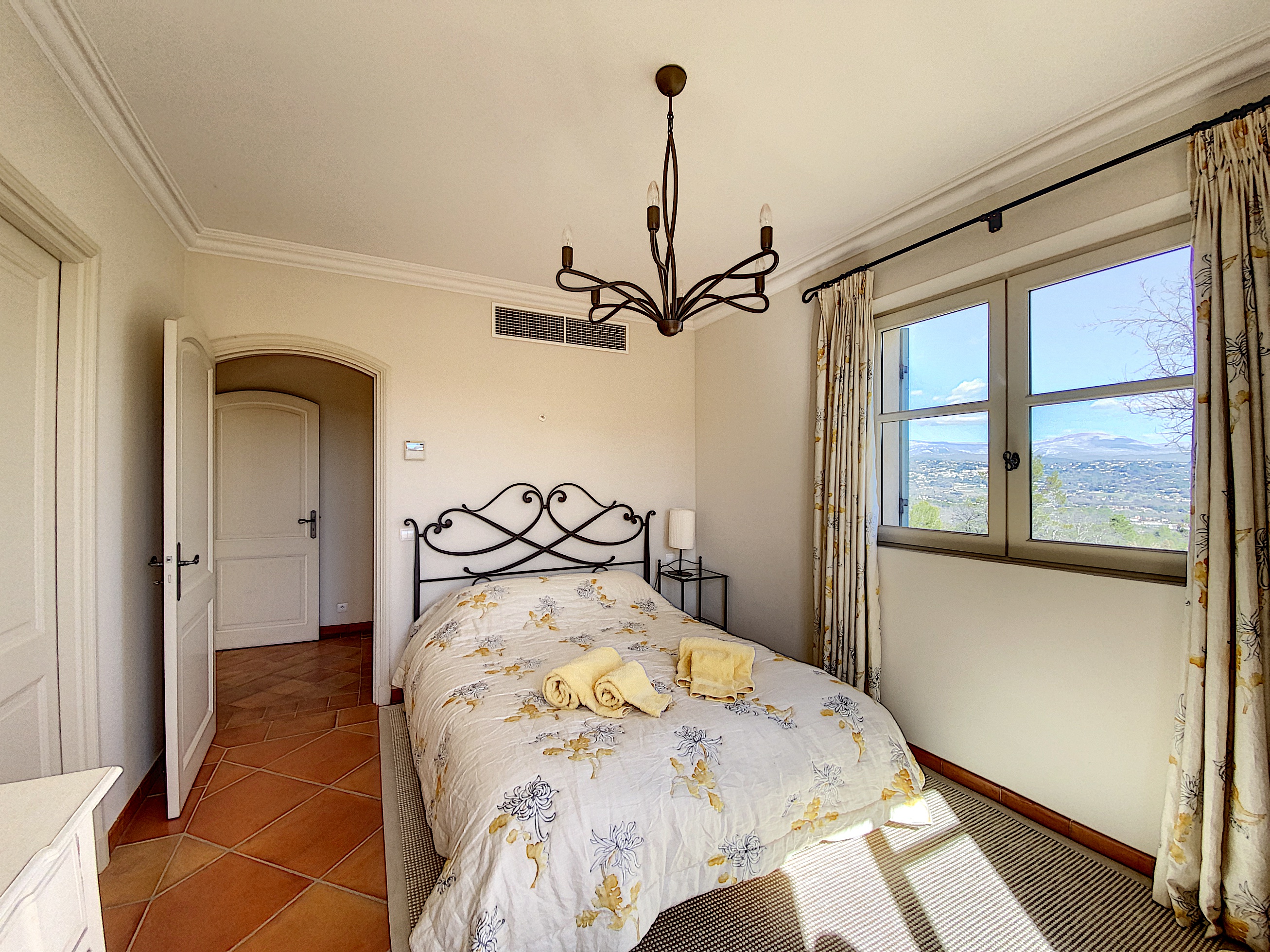https://0501.nccdn.net/4_2/000/000/046/6ea/Terre-Blanche-rental-T01.jpg