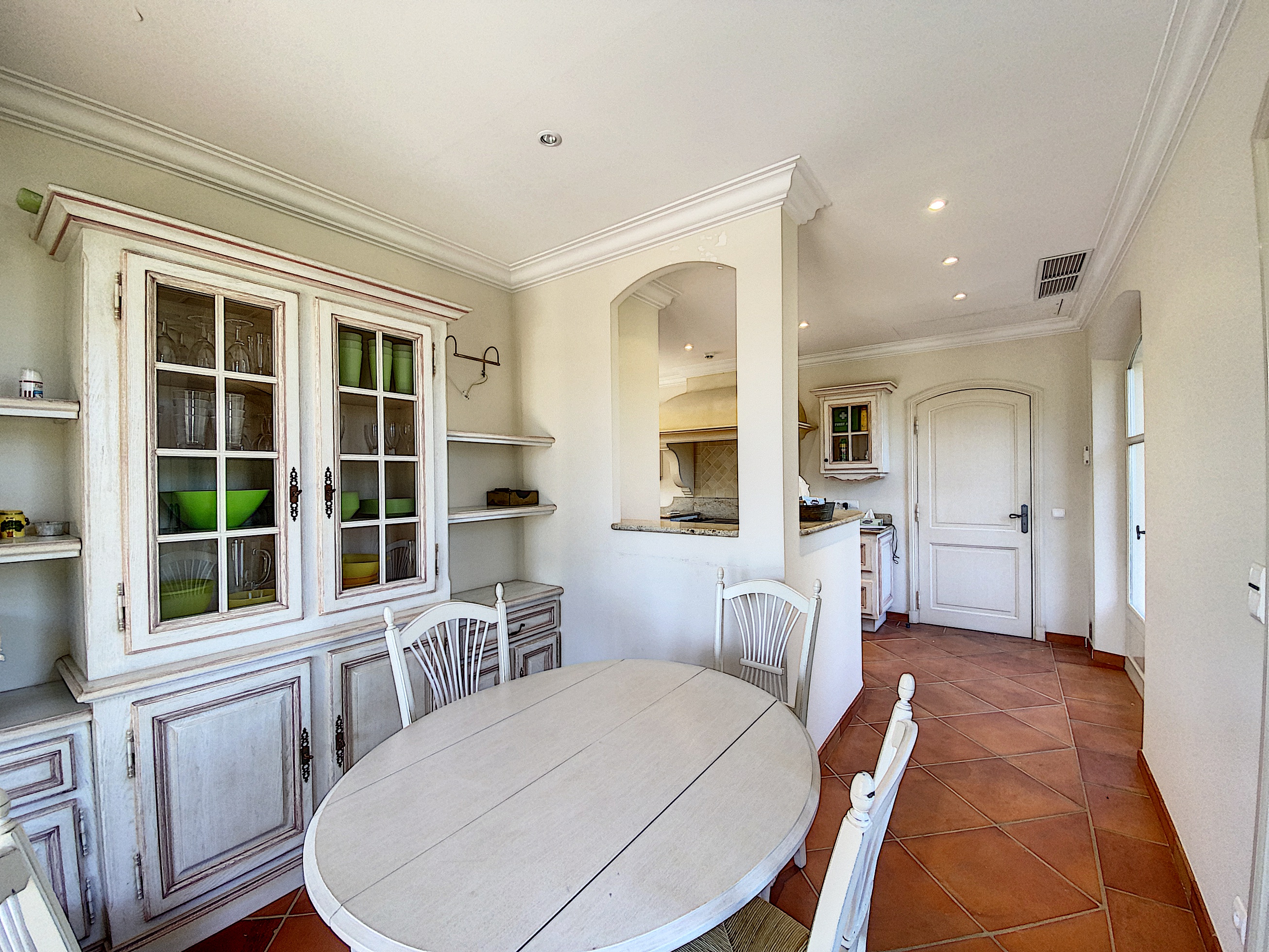 https://0501.nccdn.net/4_2/000/000/046/6ea/Terre-Blanche-rental-T02.jpg