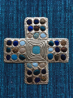 Croix type wisigoth tons bleus
