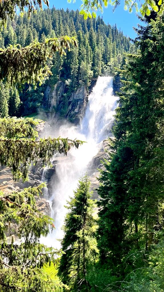 Herabdonnernde Wassermassen
