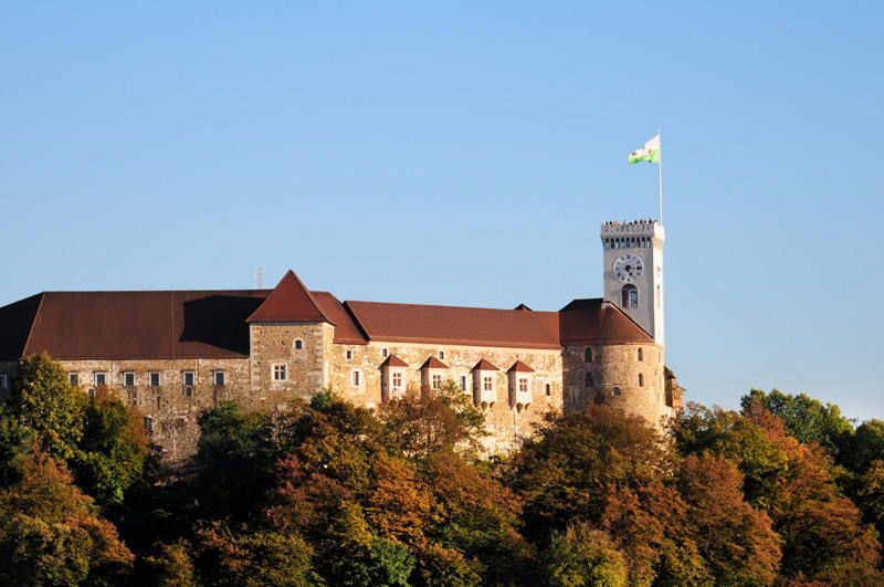 <h2 class="topTitle">Ljubljanski grad</h2>
<font class="heading2">Ljubljanski grad</font><br>
<font class="copyright"><i>Vir slike: </i><a link="" target="_blank" href="http://www.visitljubljana.com/si/aktivnosti/znamenitosti/1365/poidetail.html"><i>www.visitljubljana.com</i></a></font>
