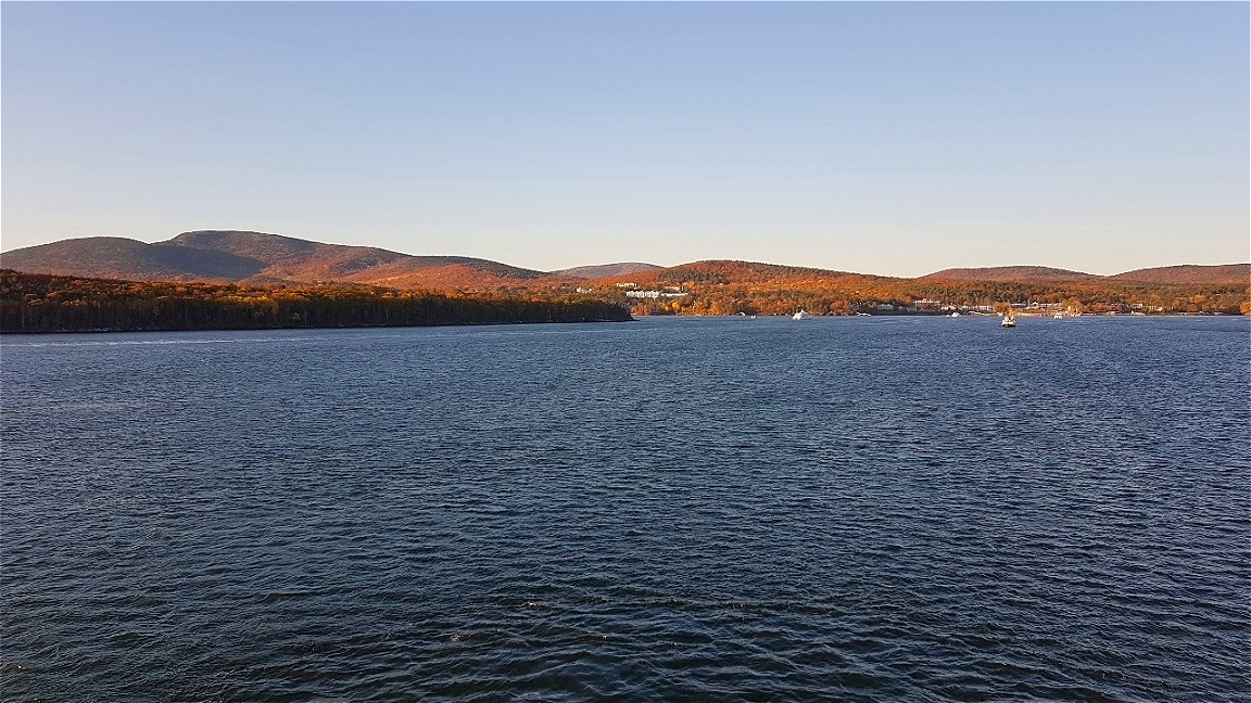 Wir "tendern" an Land