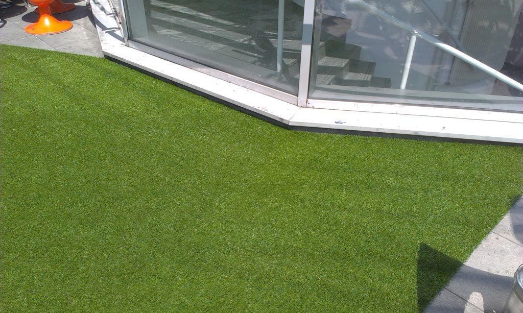 Gostinski lokal umetna trava