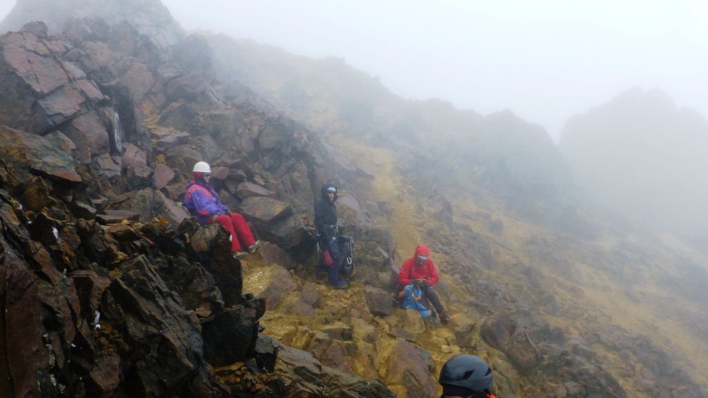 Nebel und nasser Fels, dazu noch eisiger Wind !