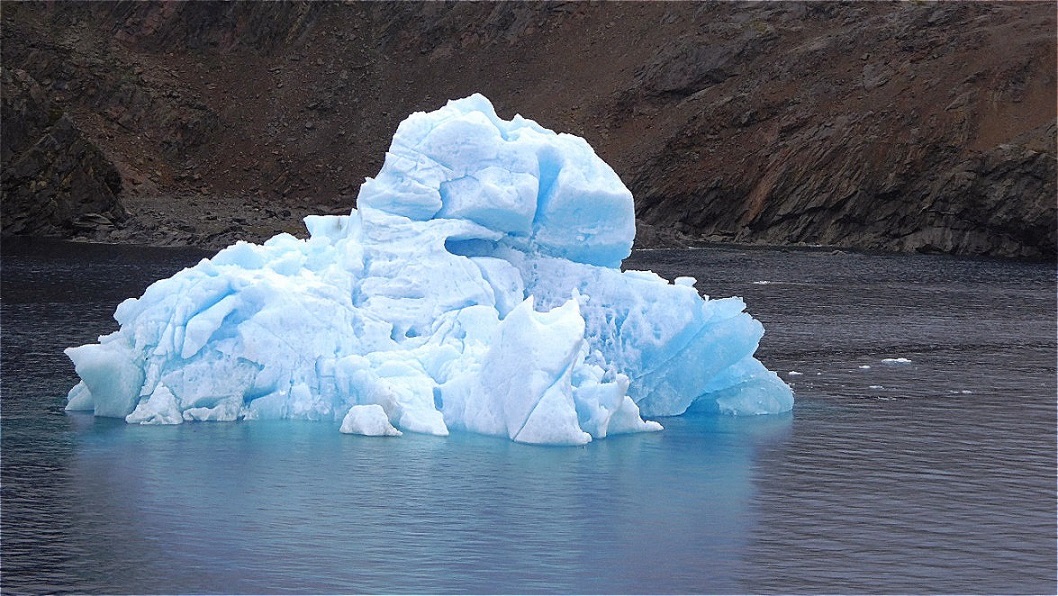 Erster Eisberg