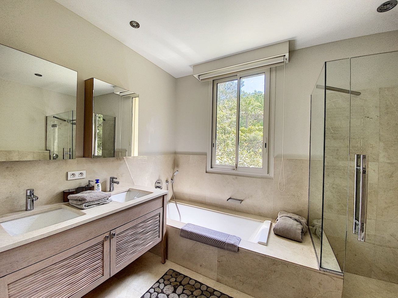 https://0501.nccdn.net/4_2/000/000/048/0a6/Terre-Blanche-property-SH16.jpg
