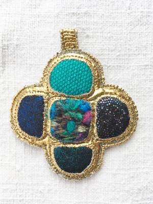 Pendentif bleu