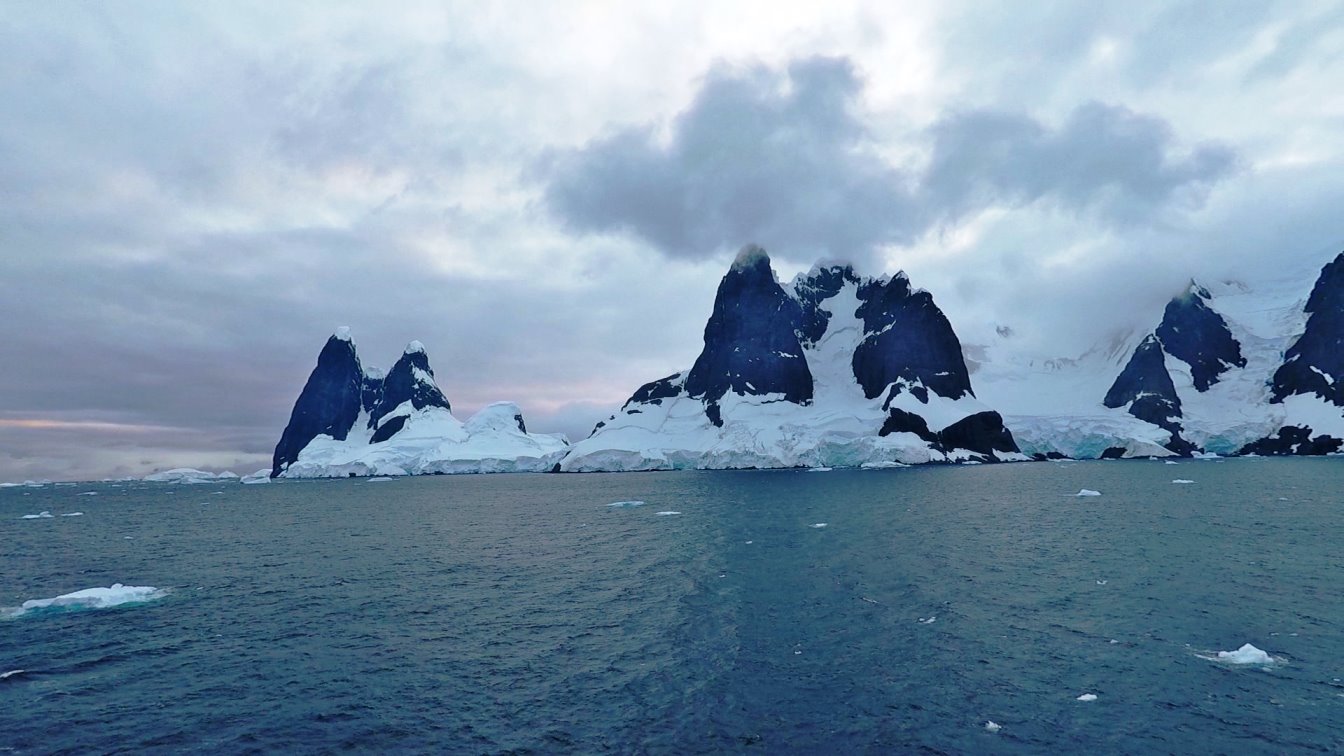 Kap Renard - Wahrzeichen bildet ein markanter Doppelgipfel