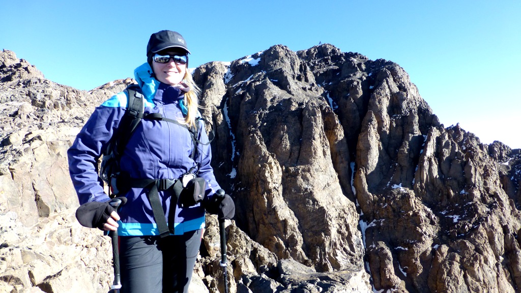 Noch eine Stunde bis zum Gipfel im Hintergrund