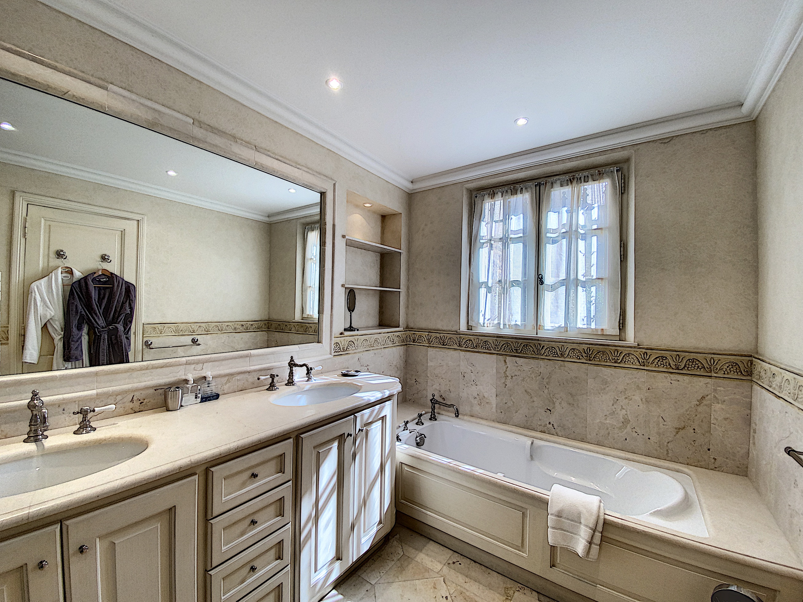 https://0501.nccdn.net/4_2/000/000/048/4f7/Terre-Blanche-Golf-Tourrettes-T03.jpg