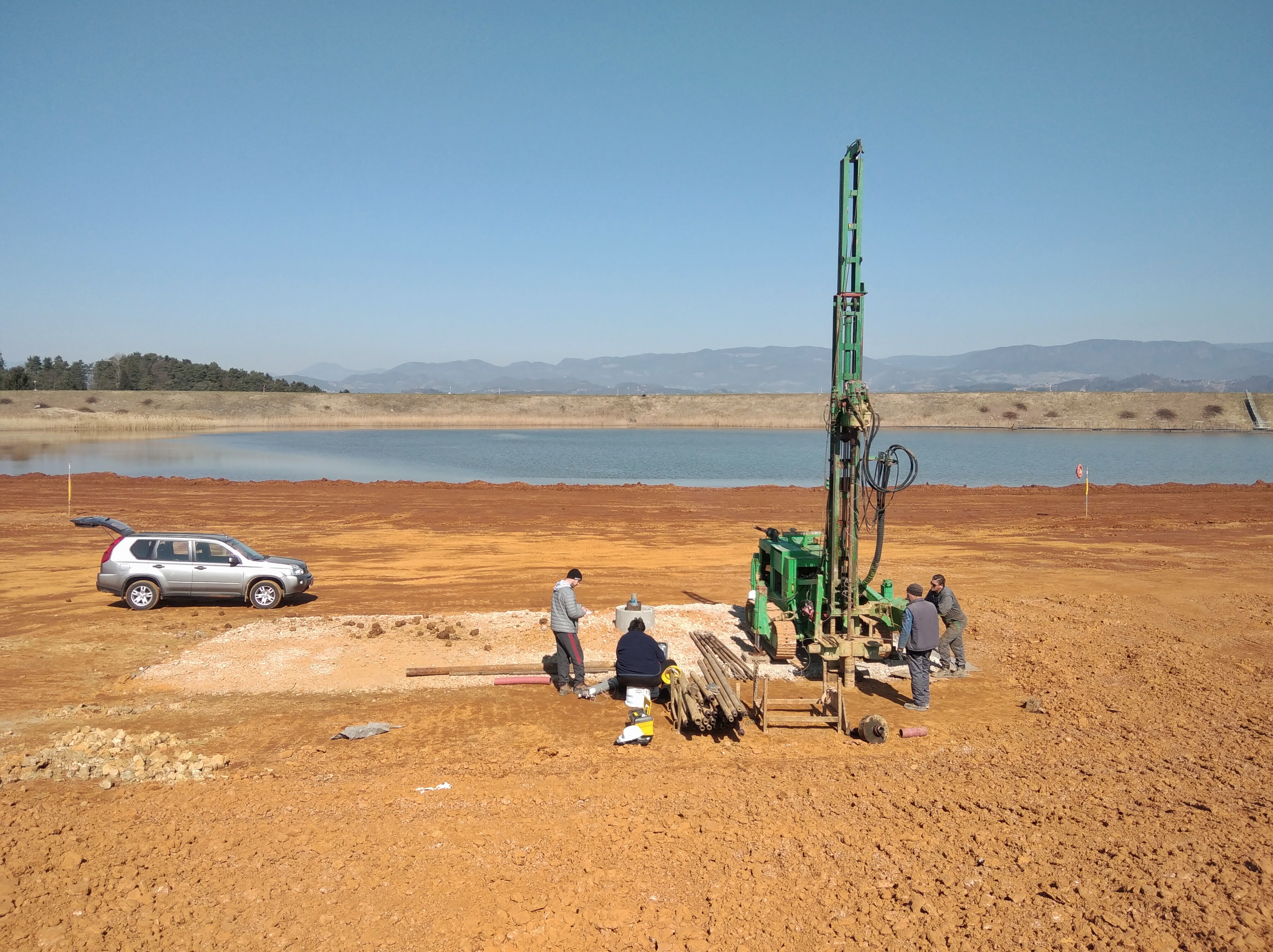 <h2>GEO-HIDRO d.o.o.</h2> <h3>Geologija, geotehnika - raziskave, vrtalna dela</h3>