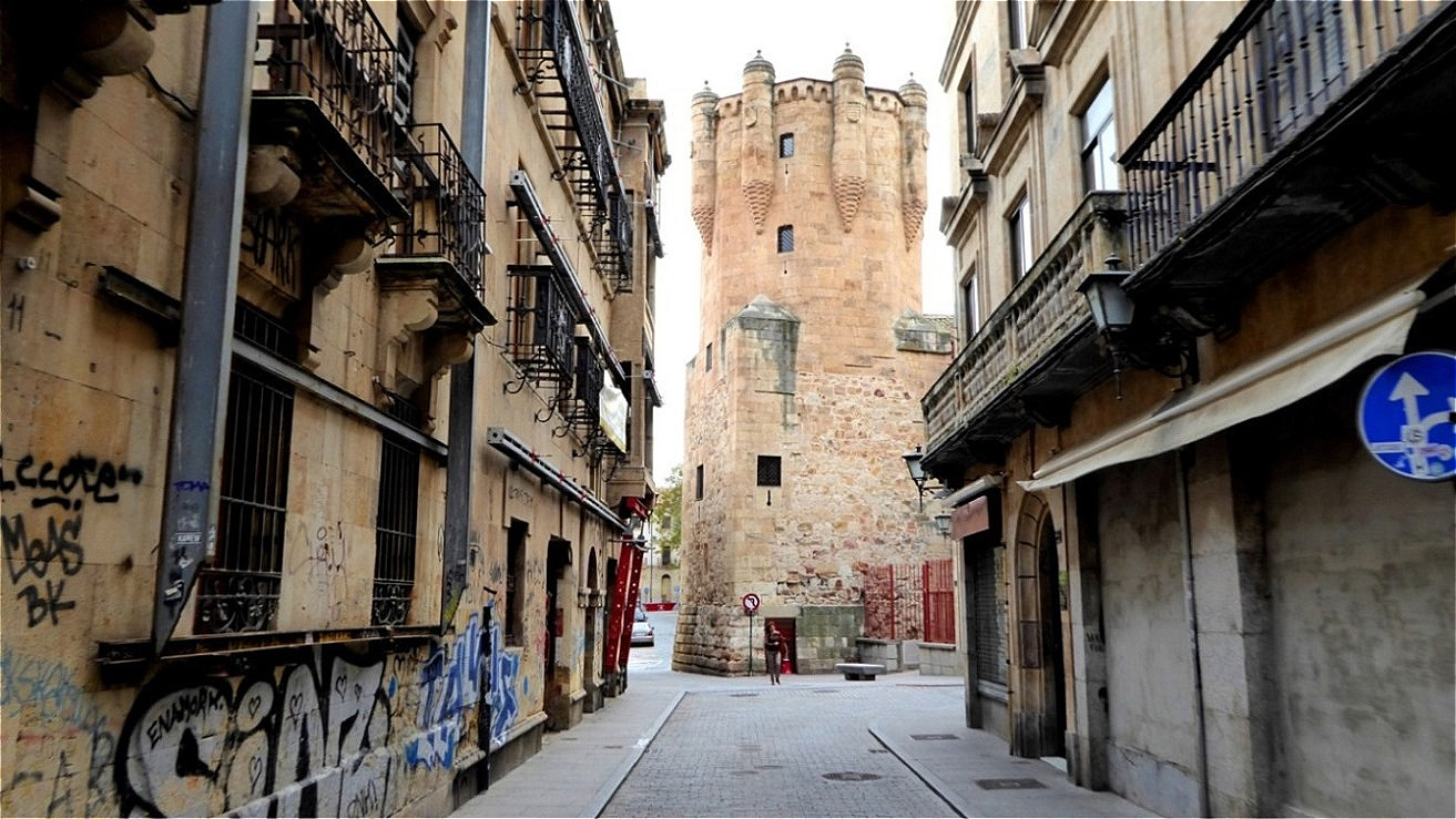 "Torre del Clavero" - Dieser Turm gehörte zum Palast der Familie Sotomayor. Heute sind in den Räumen die Büros des Provinzialrats von Salamanca .