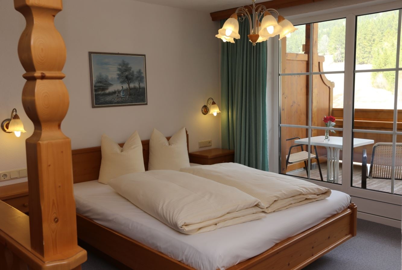 https://0501.nccdn.net/4_2/000/000/048/71d/App.-N-schlafzimmer-1333x895.jpg