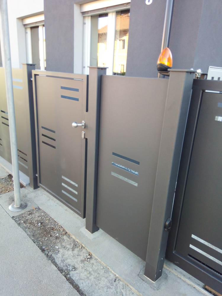 dvoriščna vrata 13