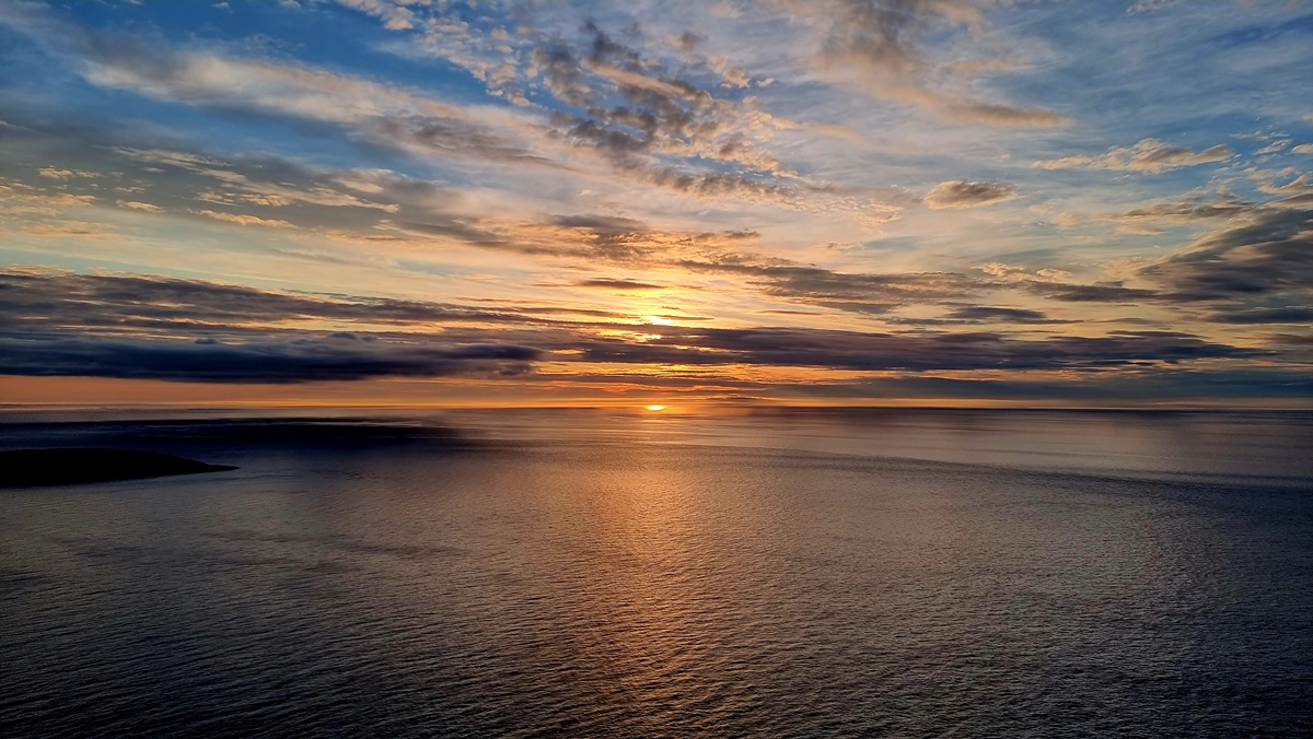 Vom 14. Mai bis zum 29. Juli bleibt die Sonne immer über dem Horizont !