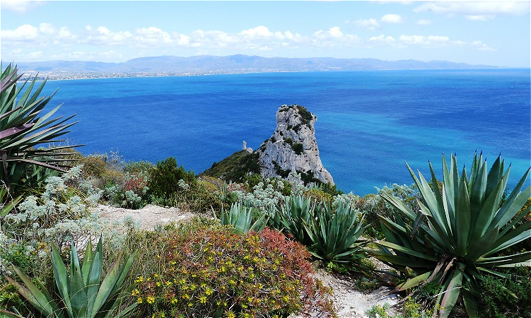 Sella del Diavolo
im Hintergrund ein Teil des "Golfo degli Angeli" und das "Capo Carbonara"