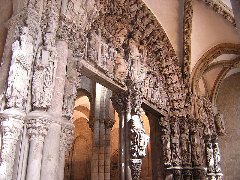 Portico de la Gloria - das mit über 200 Skulpturen ausgestattete Portal wurde 1188 von Maestro Mateo geschaffen
