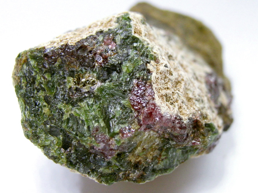 https://0501.nccdn.net/4_2/000/000/04b/787/Granatpyroxenit--4-x-3-cm-Wanzenau.jpg