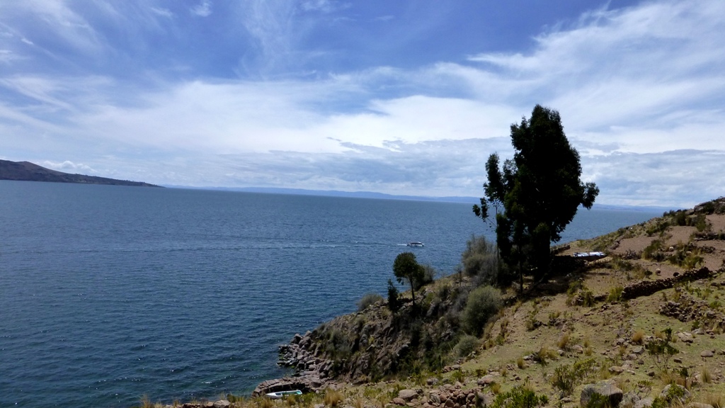 Wanderung am Ufer des Titicacasees