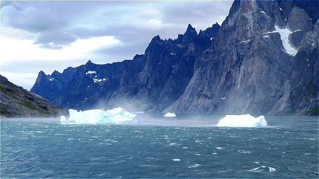Schneereste werden aufgewirbelt !