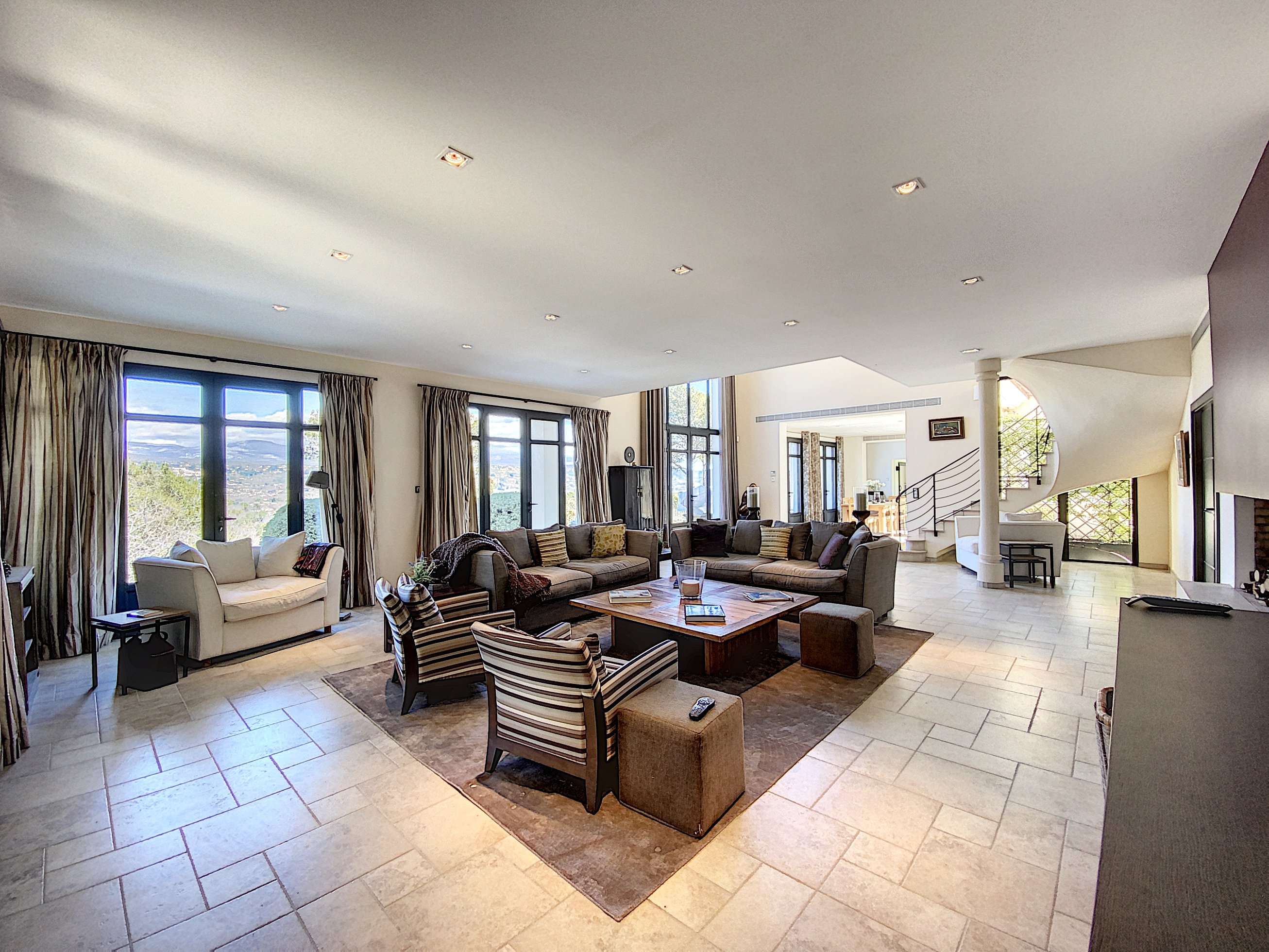 https://0501.nccdn.net/4_2/000/000/04b/787/Terre-Blanche-luxury-villa-rental-L01.jpg