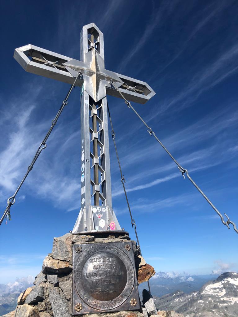 Imposantes Gipfelkreuz