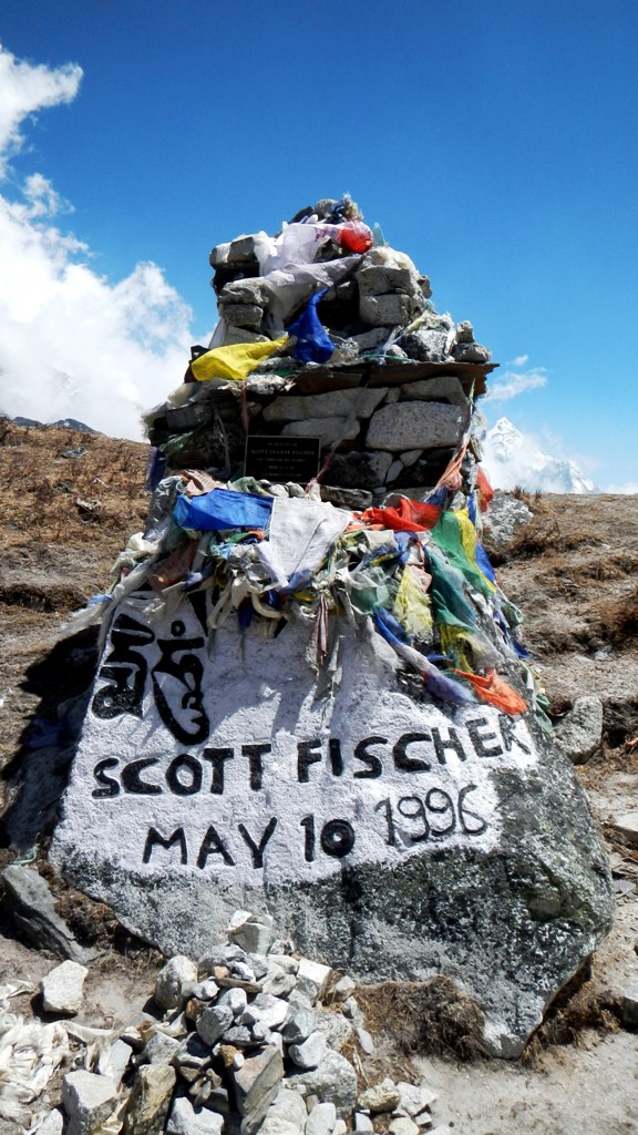 Chörte
Erinnerung an Scott Fischer - er starb beim sogenannten Everest Disaster 1996 bei dem insgesamt 8 Menschen ihr Leben verloren