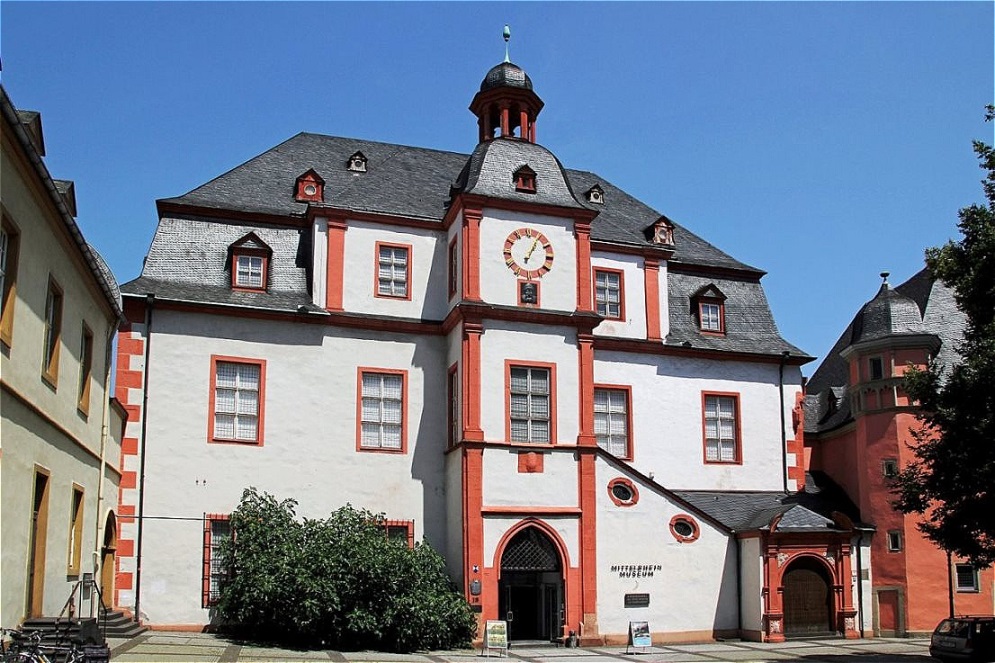 Das "Alte Kaufhaus", auch Altes Kauf- und Tanzhaus genannt, ist ein mittelalterliches Gebäude in der Altstadt von Koblenz