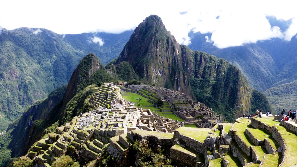 Gewaltiger Kraftplatz in 2.430 m Höhe - Gänsehaut-Feeling.
Die Stadt umfasste 216 steinerne Bauten, die auf Terrassen gelegen und mit einem System von Treppen verbunden waren