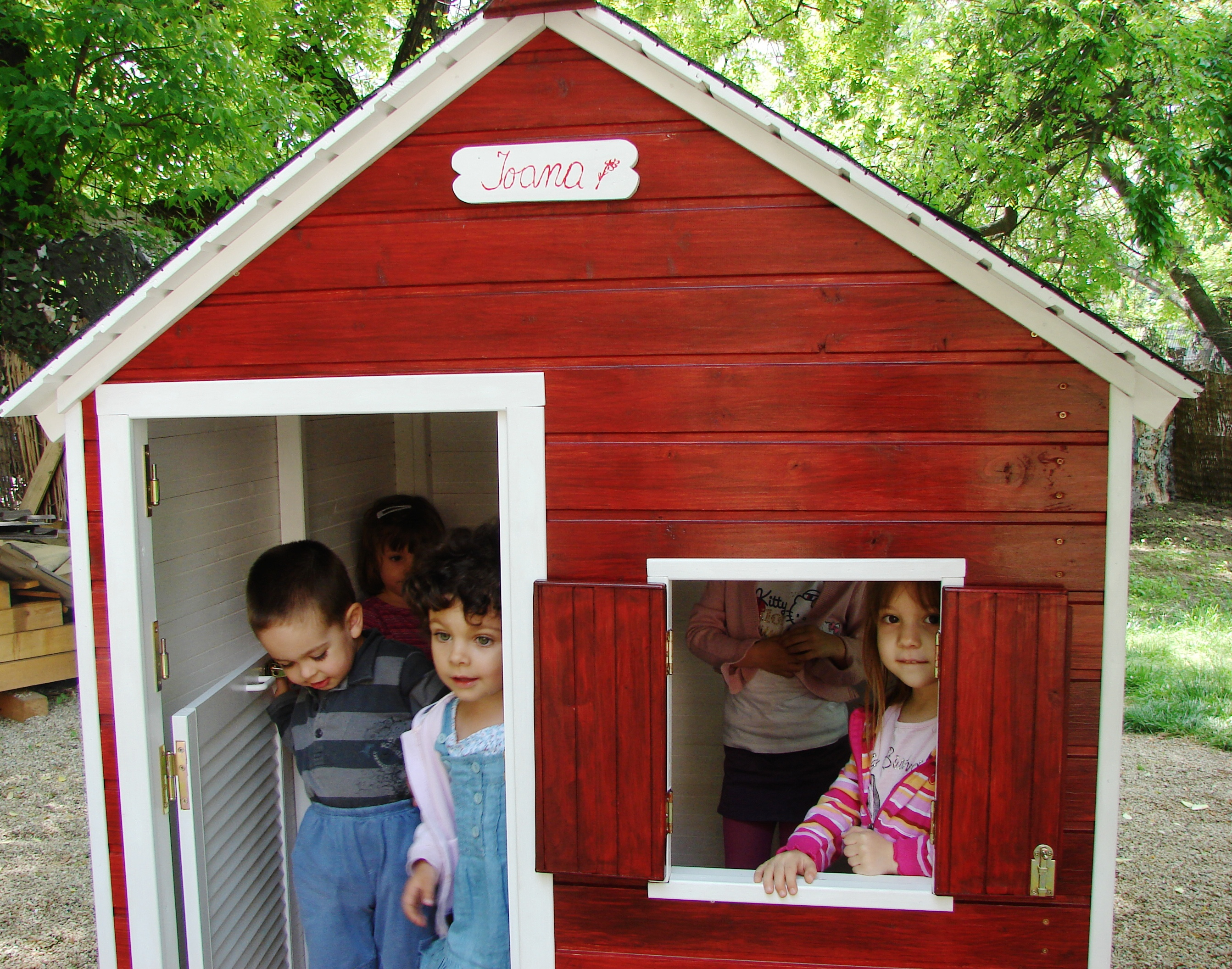 Plină de pitici, la grădiniță