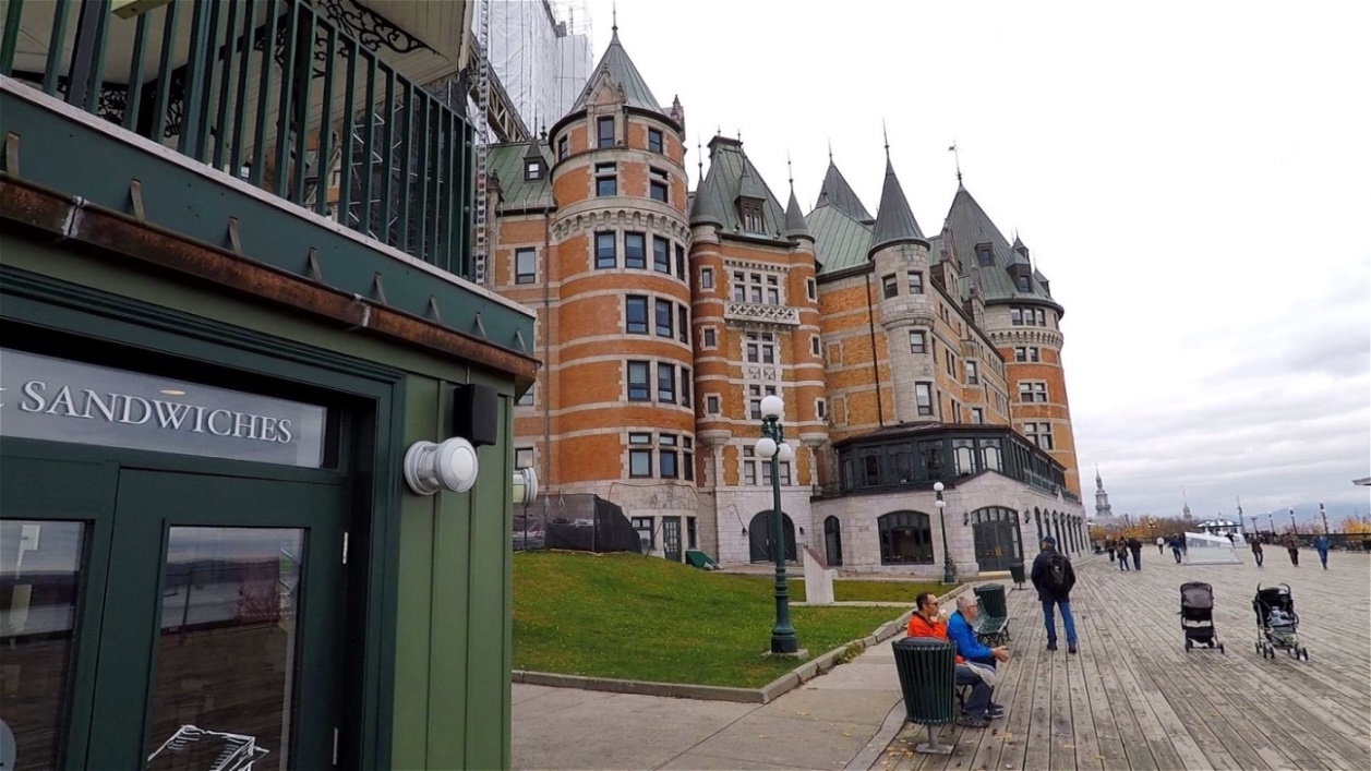 Wir spazieren entlang der Terrasse Dufferin