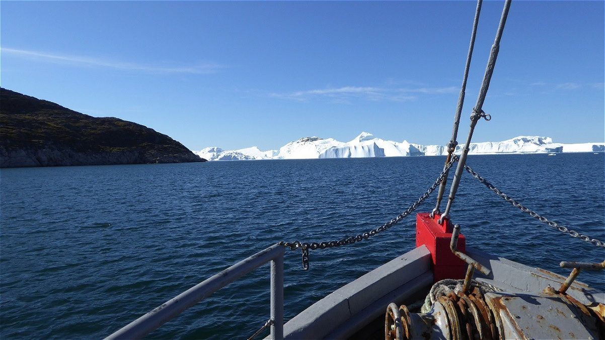 Hier schiebt der Gletscher gewaltige Eismengen ins Meer !