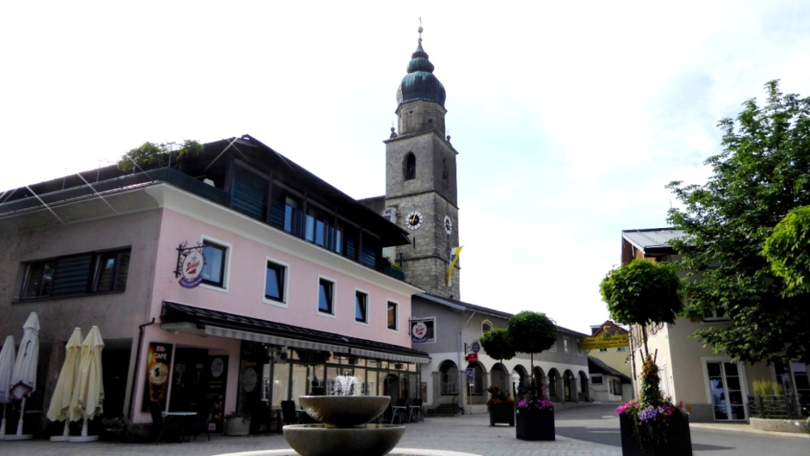https://0501.nccdn.net/4_2/000/000/04c/a91/seekirchen.jpg