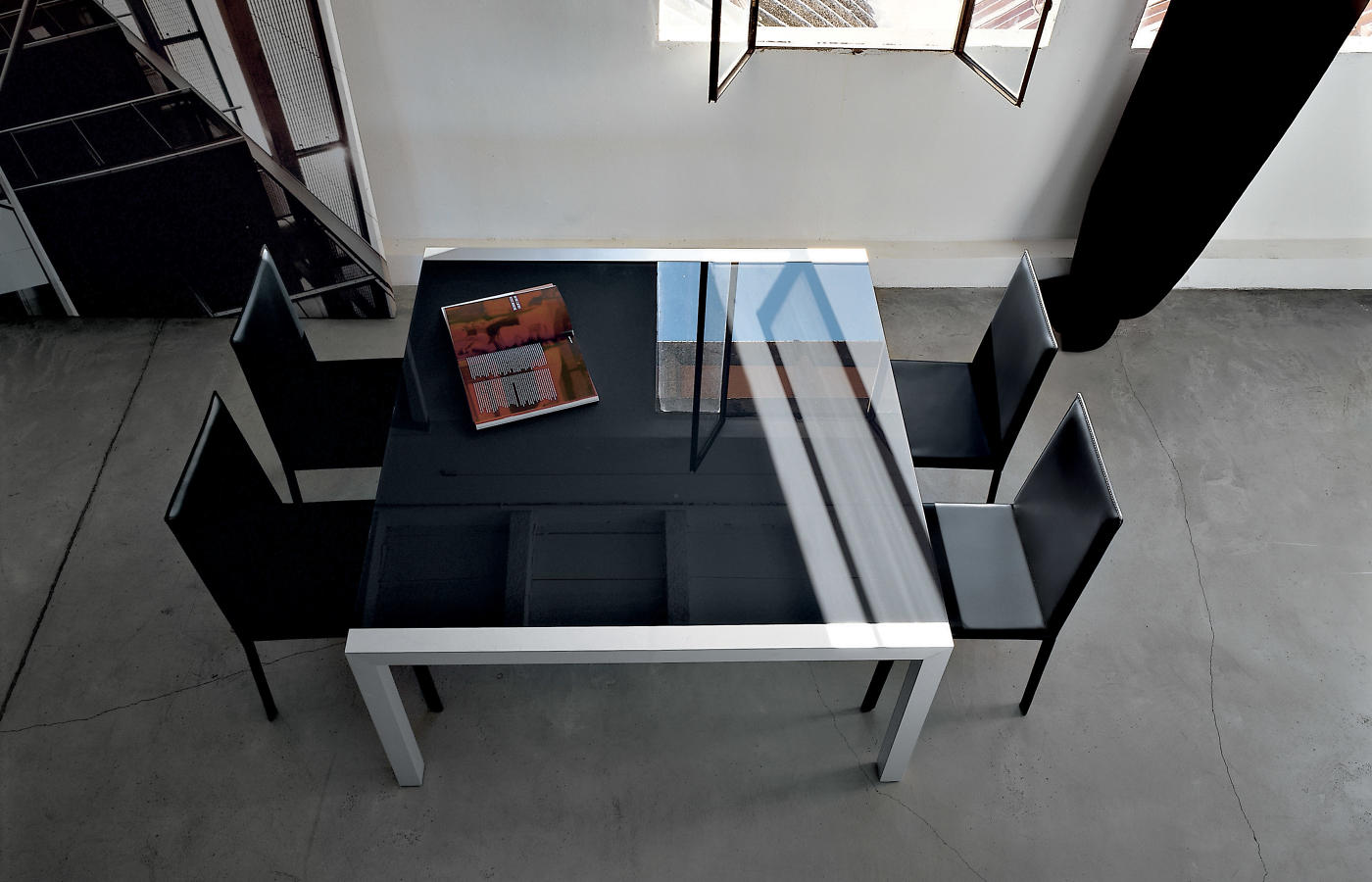 Kristalia Sushi jedilna miza