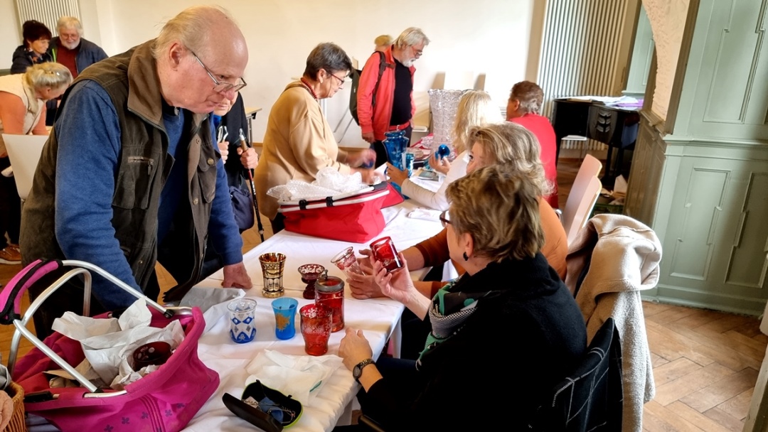 Bunte alte Glaskunst welchen Alters ?