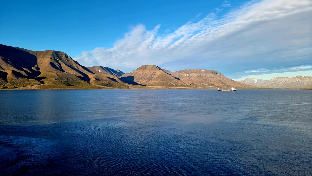 Am Nachmittag nähern wir uns dem Hauptort Longyearbyen