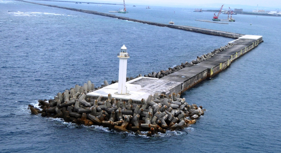 Einfahrt in den Hafen