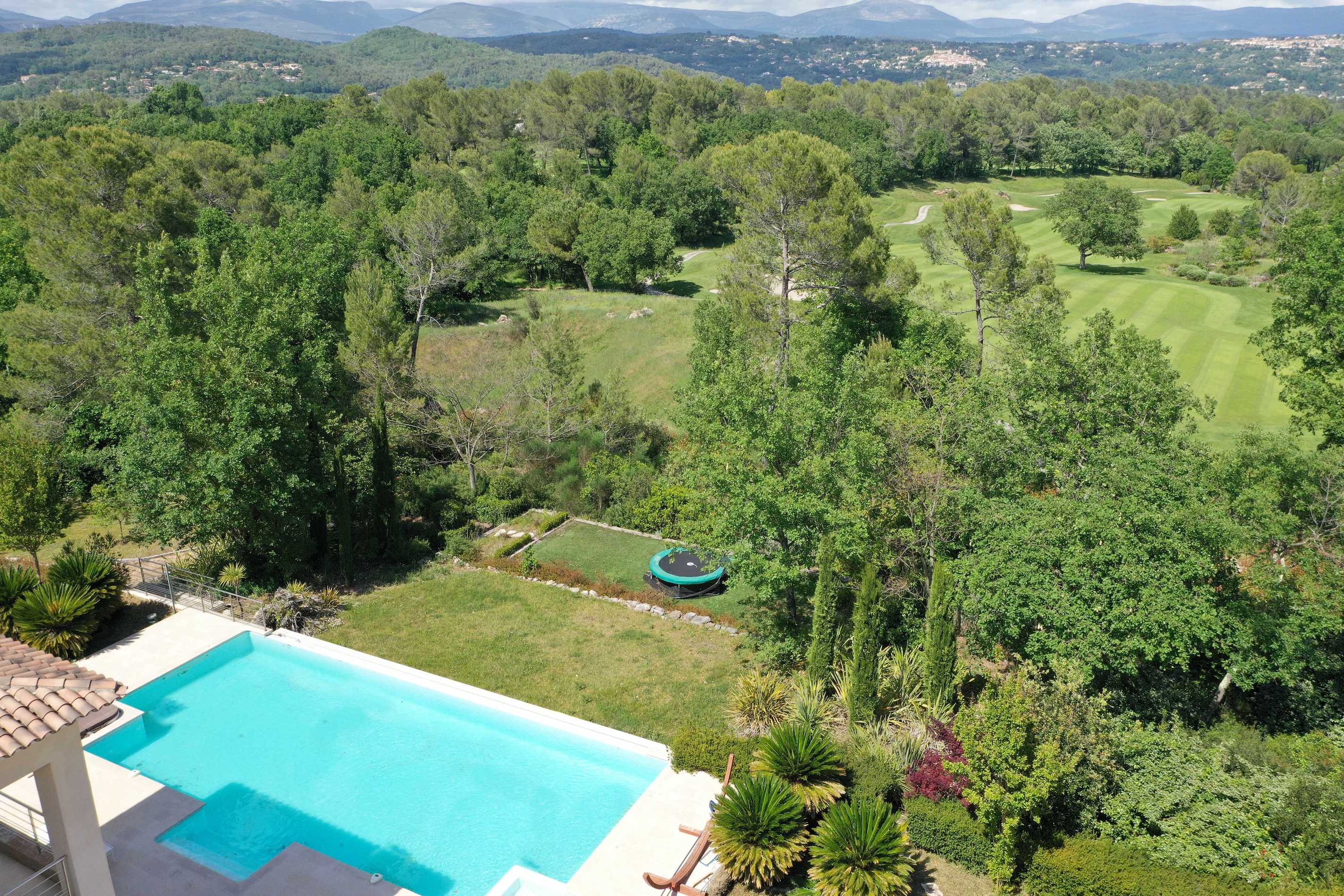 https://0501.nccdn.net/4_2/000/000/04d/add/Terre-Blanche-property-SH28.jpg