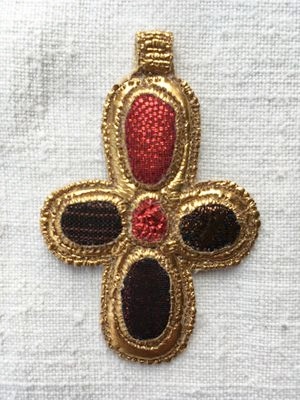 https://0501.nccdn.net/4_2/000/000/04d/add/croix-pendentif-rouge.jpeg