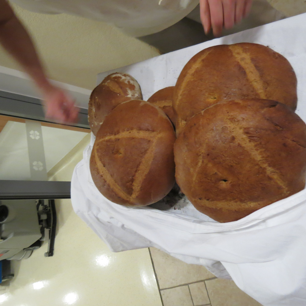 Peka kruha v krušni peči