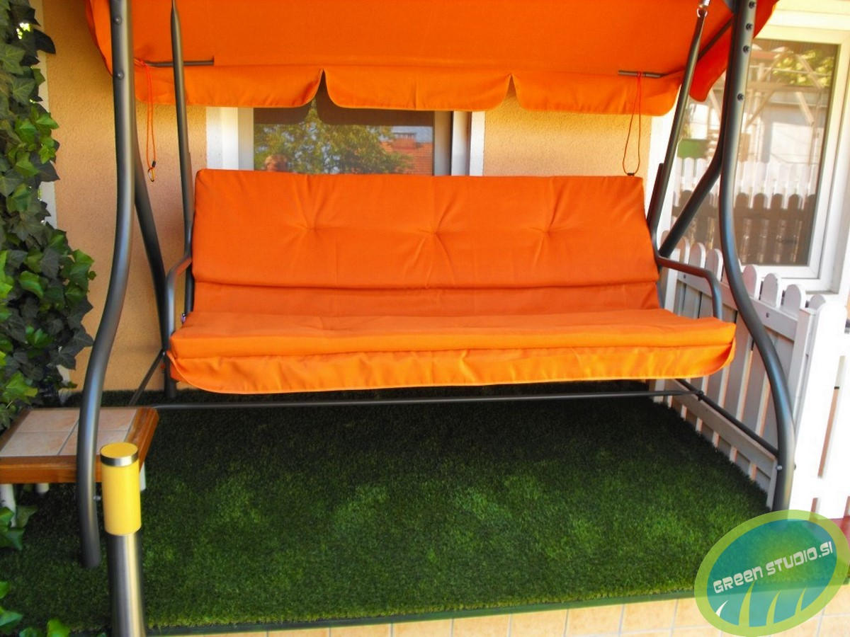 Umetna trava gugalnik